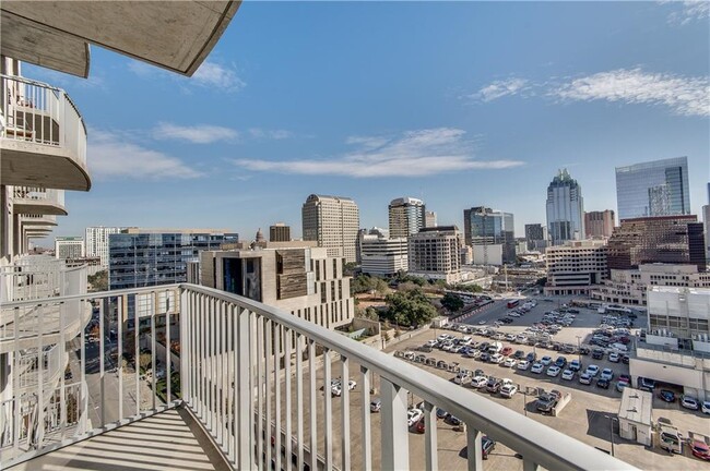 Building Photo - 360 Nueces St