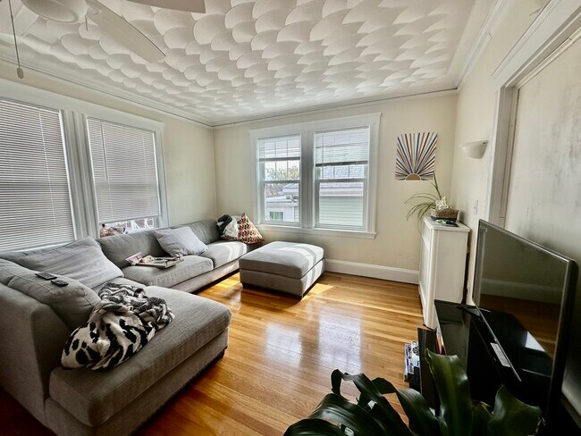 Building Photo - 66 Craigie St