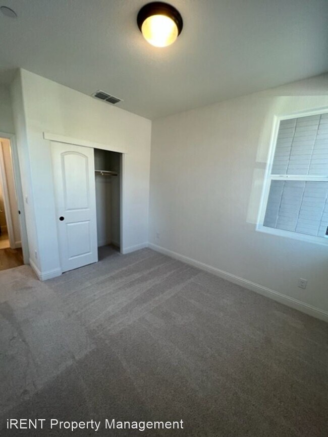 Foto del edificio - 4 br, 3 bath House - 749 Blair Bridge Dr