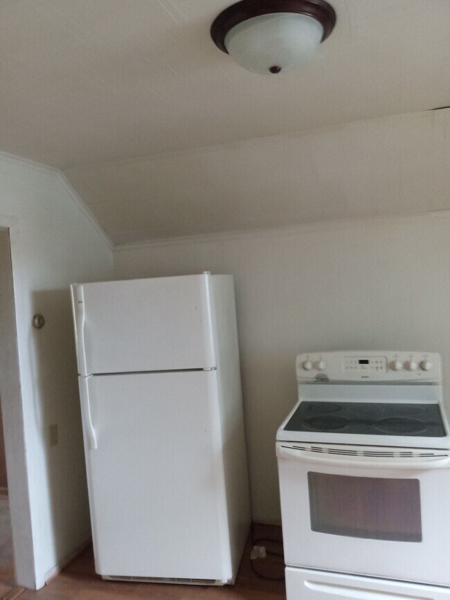 320 W Boyington St Unit Duplex, Iron River, MI 49935 Apartments in