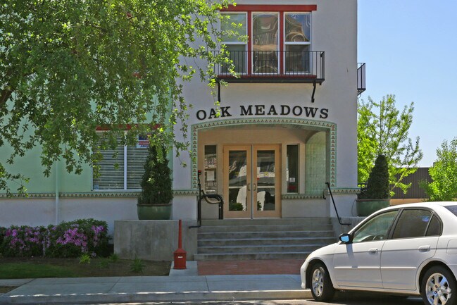 Foto del edificio - Oak Meadows