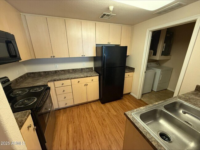 Building Photo - 18416 N Cave Creek Rd
