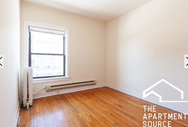 Foto del edificio - 827 W Waveland Ave