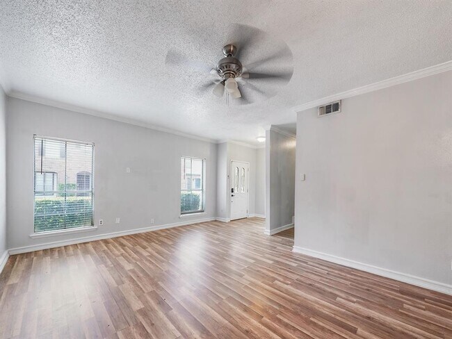 Building Photo - 7700 Creekbend Dr