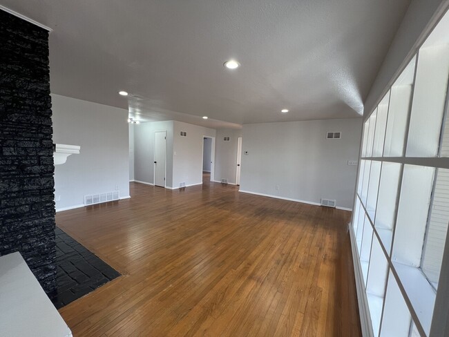 Foto del edificio - 4633 N Indiana Ave