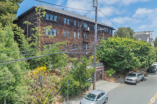 Building Photo - Cloyne Court