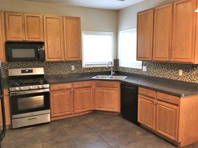 Building Photo - 4029 Saddlebrook Creek Dr