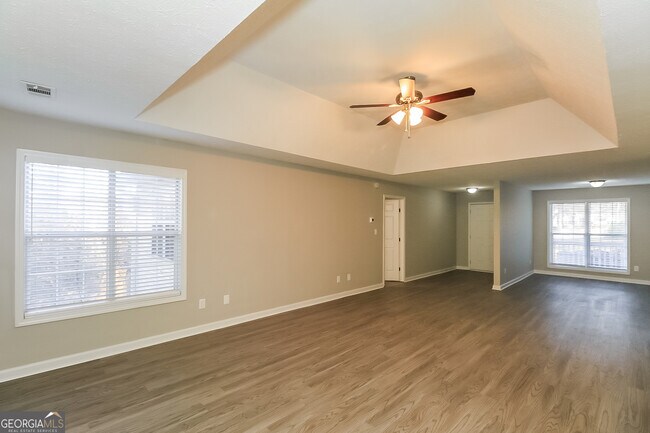 Building Photo - 340 Sharon Dr