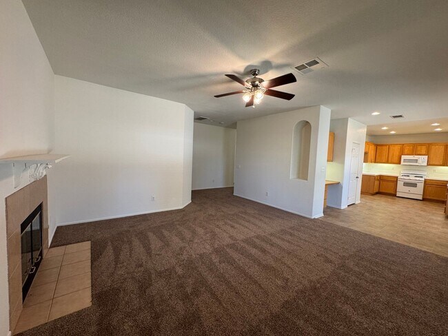 Foto del edificio - Spacious 4 Bedroom Home in Victorville