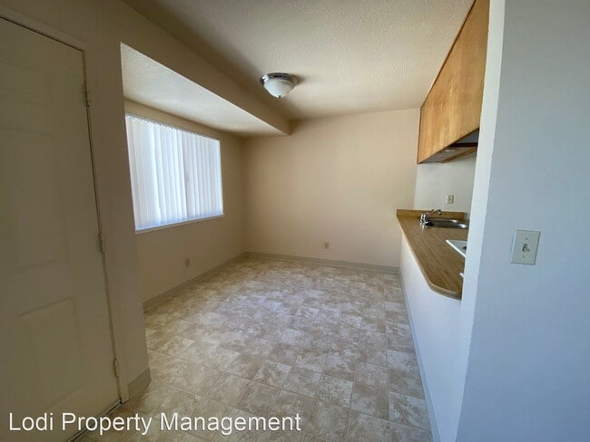 Building Photo - 205 Daisy Ave