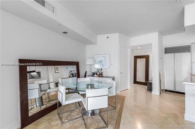 Foto del edificio - 1000 South Pointe Dr