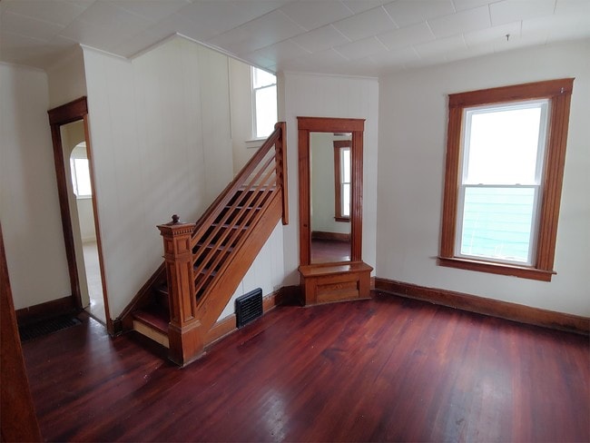 Building Photo - 208 W Newell St