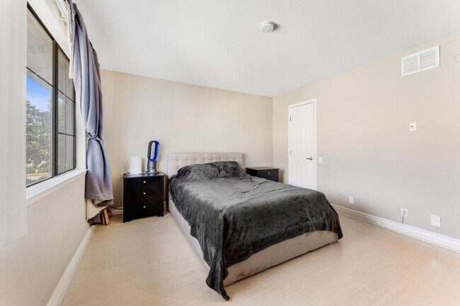Building Photo - 107 Kenbrook Cir