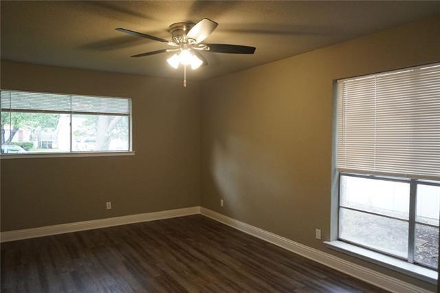 Building Photo - 2102 Redbud Ln
