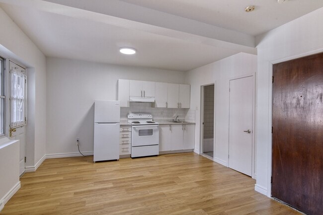 Building Photo - 539 Prince-Arthur west