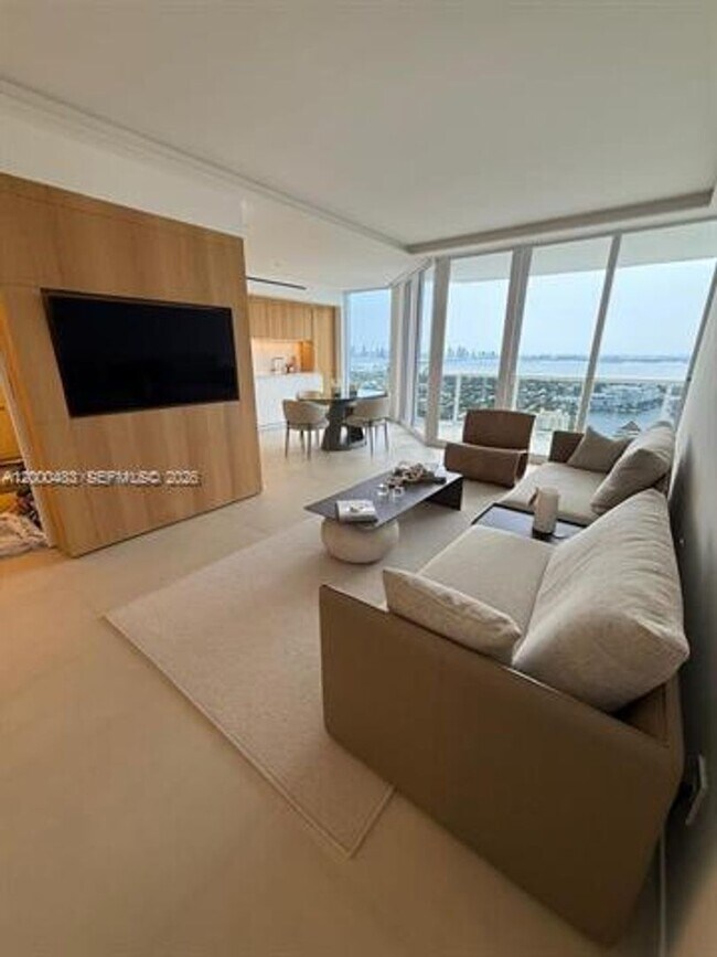 Building Photo - 4775 Collins Ave