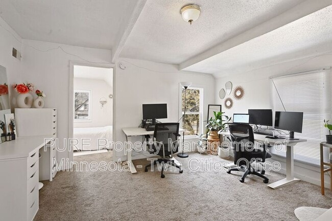 Building Photo - 807 31st Ave N
