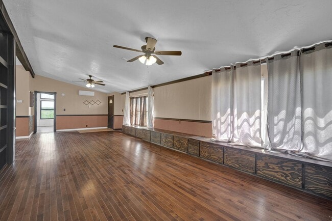 Building Photo - Country home for Lease!