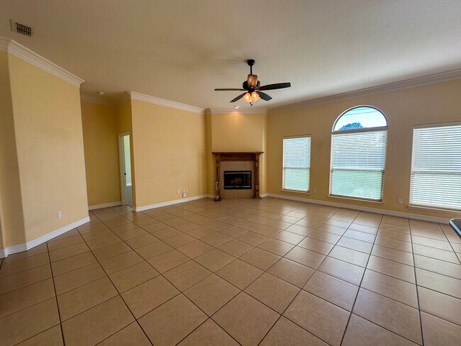 Building Photo - 3813 Holland Dr