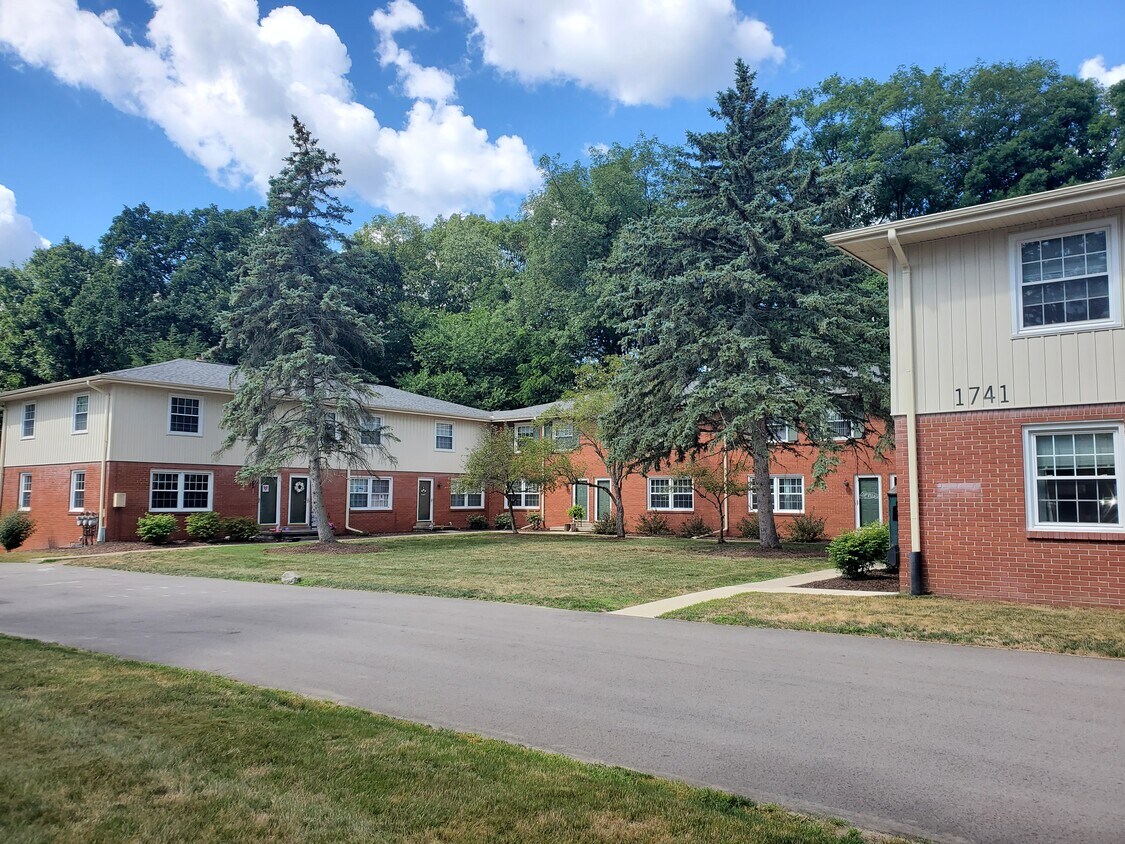 Foto principal - 1741 Chief Okemos Cir