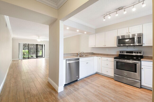 Building Photo - 2101 Sabal Ridge Ct