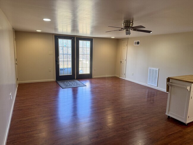 Foto del edificio - 3515 Mint Rd