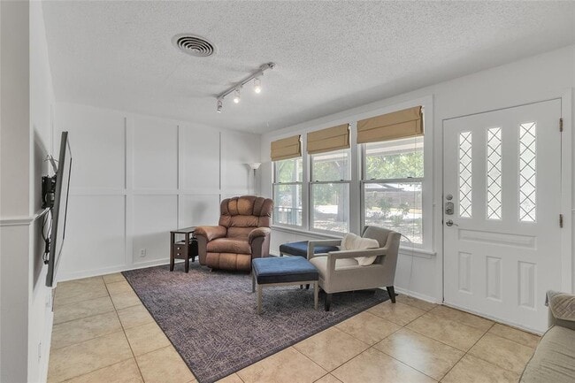 Building Photo - 1302 Ludlow Terrace