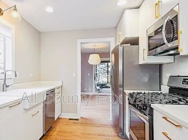 Building Photo - 502 S Hough St