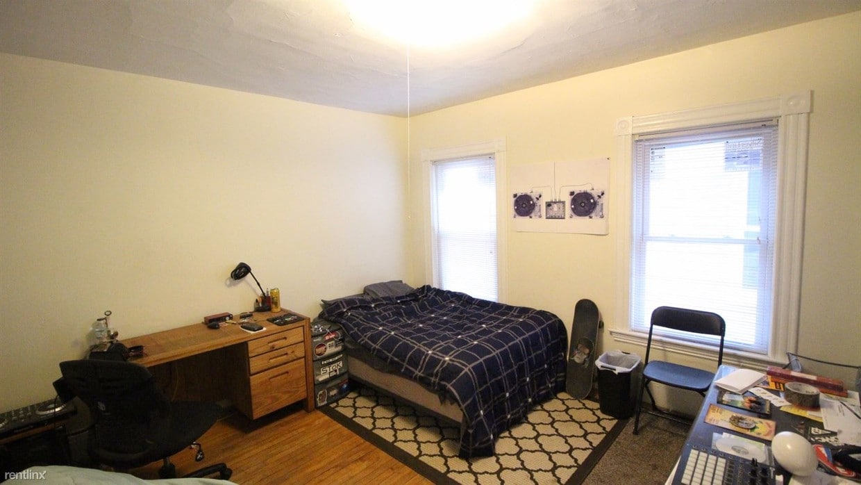 Primary Photo - 1704 Beacon St