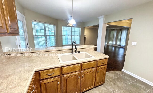 Building Photo - Charming 3-Bedroom Home with Garage / Pet-...