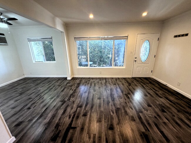 Foto del edificio - 1040 N Sierra Bonita Ave