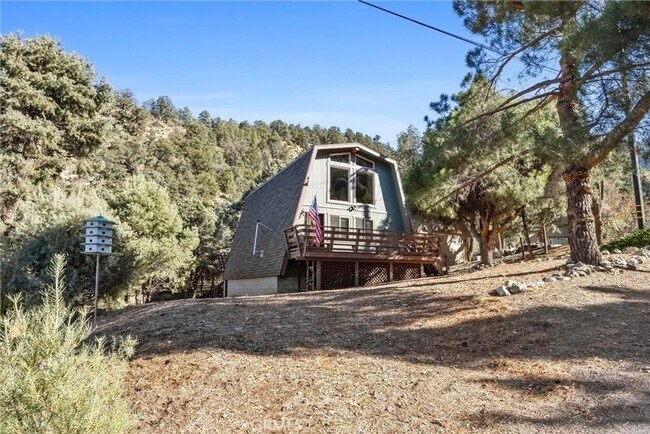Building Photo - Clean Gambrel Style Cabin in Pine Mountain Club - Available for Immediate Lease, Fully Furnished ...