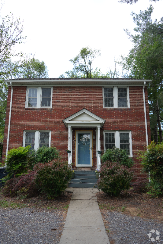 Building Photo - 1044 N Main St