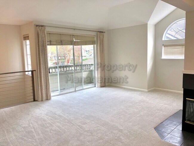 Foto del edificio - Beautiful 3 Bd/2 Ba, 1392 sf updated two-s...