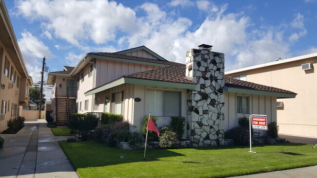 Foto del edificio - 425 N Stoneman Ave