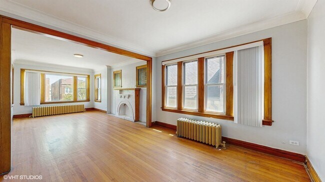 Foto del edificio - Modern 3BR on 2nd Floor – Spacious, Bright...