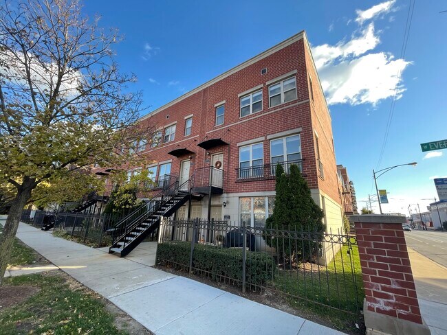Building Photo - 759B W Evergreen Ave