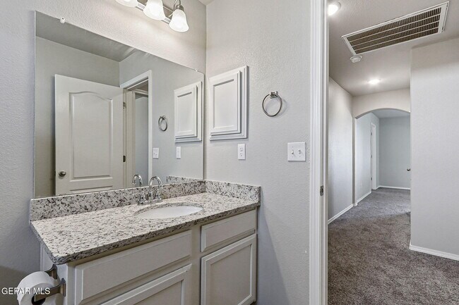 Building Photo - 3945 Desert Dunes Dr