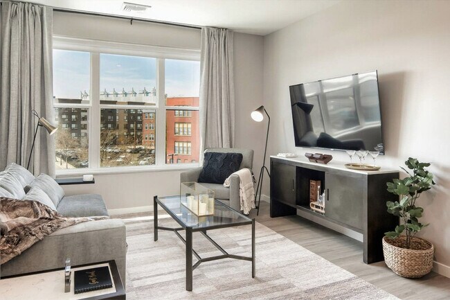 Building Photo - 9 Tower Ln