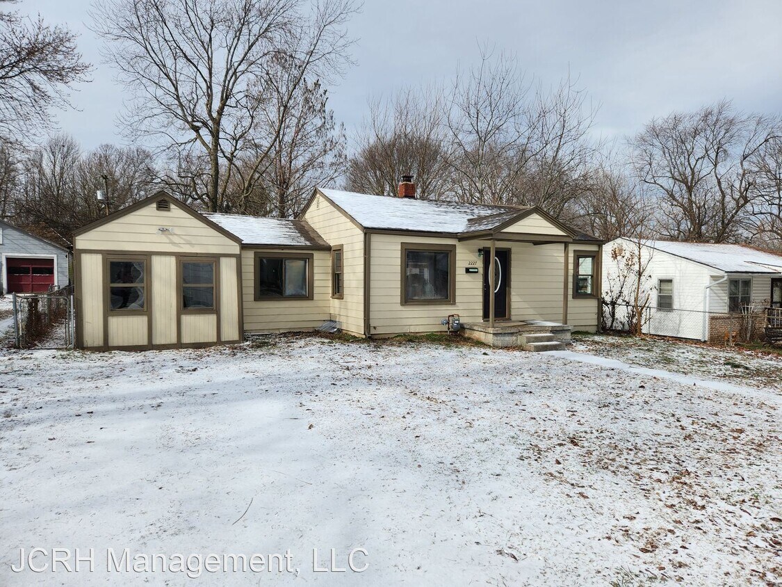 3 br, 2 bath House 2227 N Booneville House Rental in Springfield