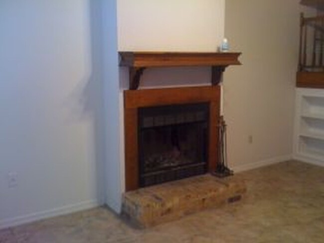 Fireplace - 1537 Sharlo Ave