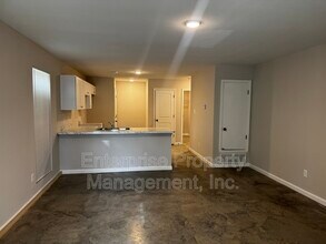 Building Photo - 3053 Sunrise St