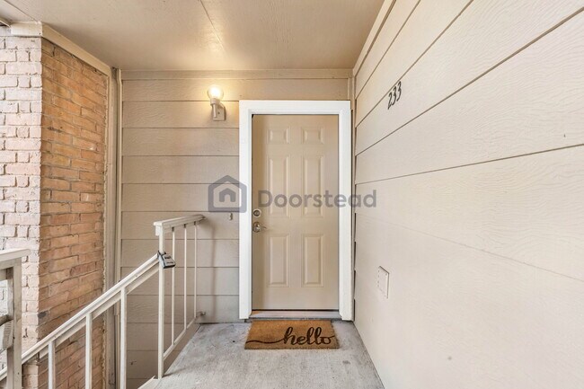 Building Photo - 2120 Wilcrest Dr