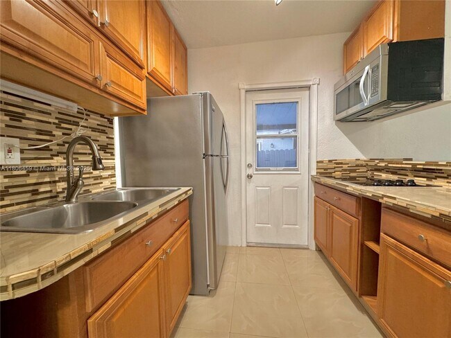 Foto del edificio - 4885 NW 4th St