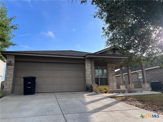 Building Photo - 2141 Sinclair Dr