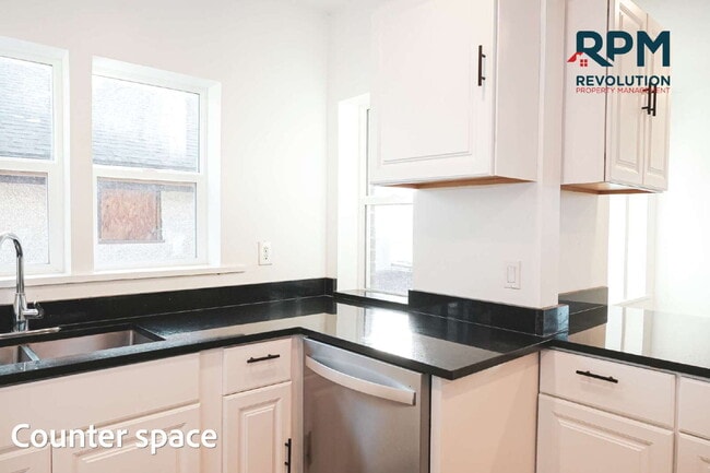 Building Photo - 868 Washington Blvd