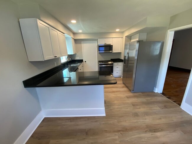 Building Photo - Fully Remodeled 3Bedroom House!