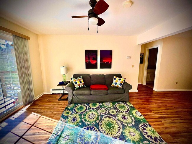 Building Photo - 267 Hildred Dr