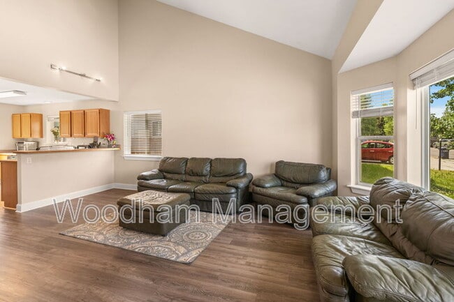 Building Photo - 306 Golden Valley Dr