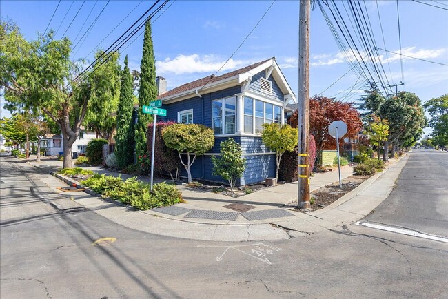 Photo - 3225 Madison St House